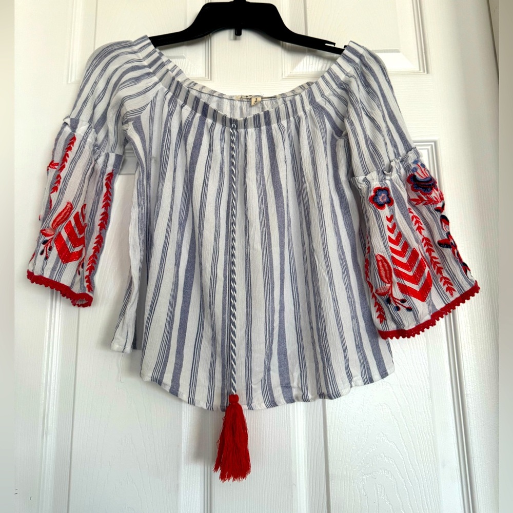 Jolt Peasant Scoop Neck Top with Embroidery